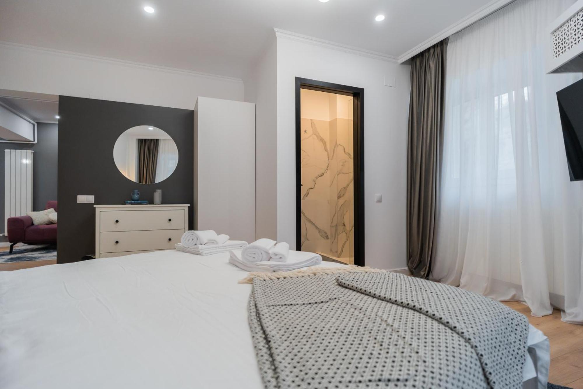 Urban Pearl - Old Town - Unique 4Br/3Ba Apartment Bucureşti Eksteriør bilde